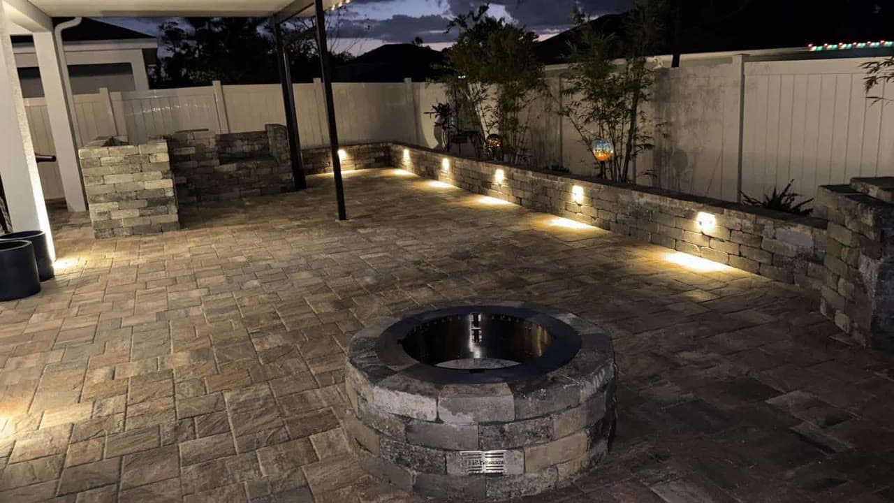 Square fire pit with concrete block frame
